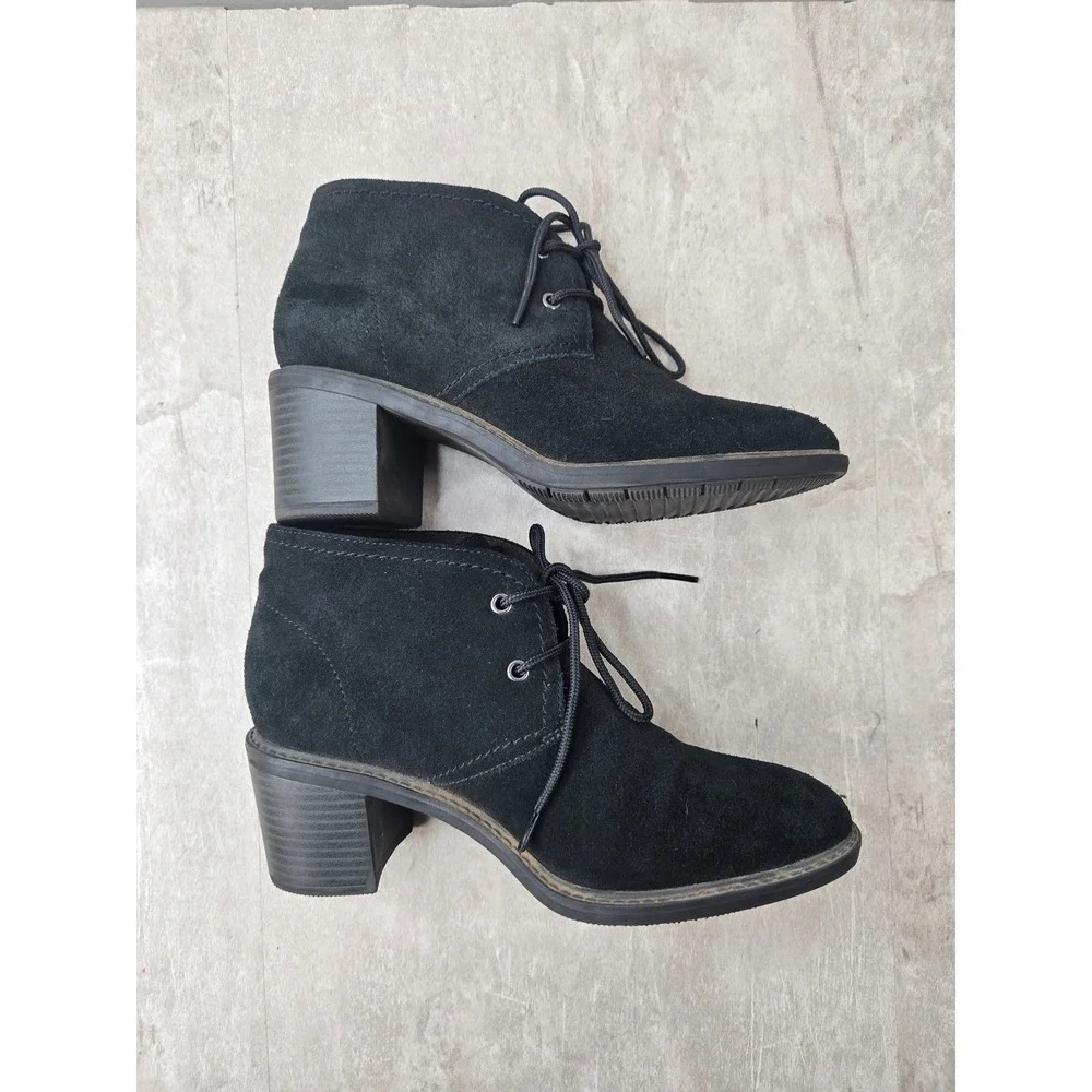 Clarks Ankle Boots Sz 8.5 Black Suede Block Heel Lace Up Comfort Chukka Booties